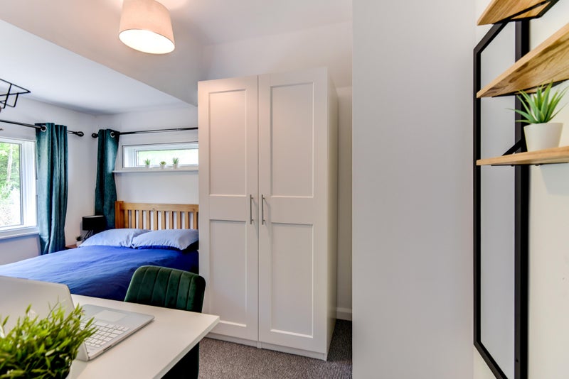Photo 1: Bedroom 4