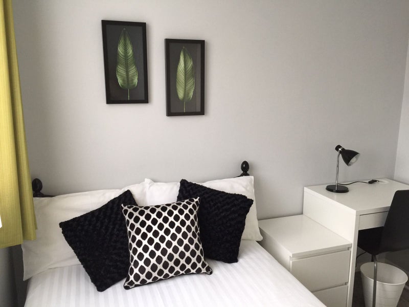 Photo 1: Double Room @ £625 per month