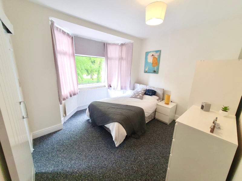 Photo 1: LOVELY ROOM