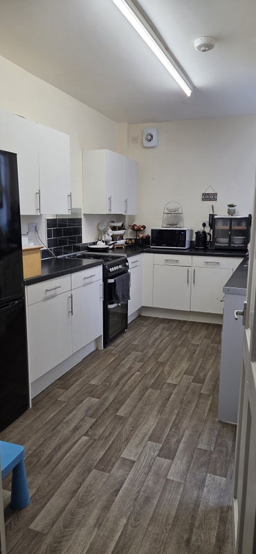 Photo 1: Kitchen