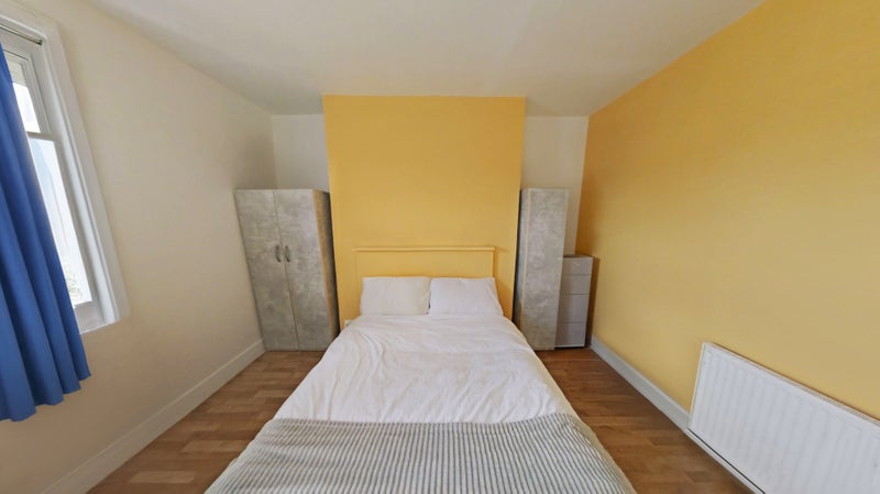 Photo 1: Large Double Available 3rd October (£850)