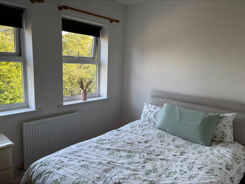 Photo 1: Bedroom 1