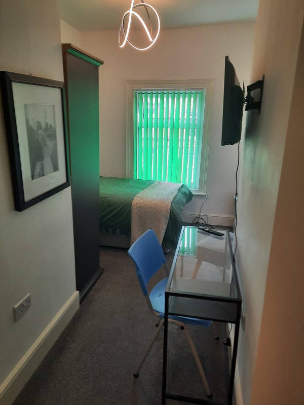 Photo 1: Room 6