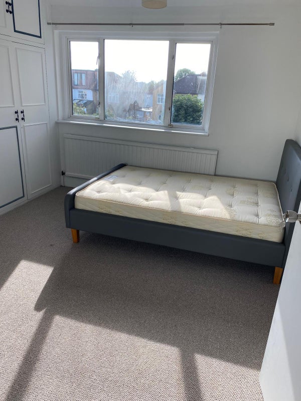 Photo 1: Room 1