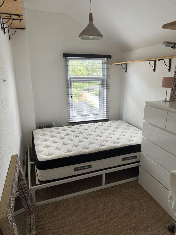 Photo 1: Room (Yours)