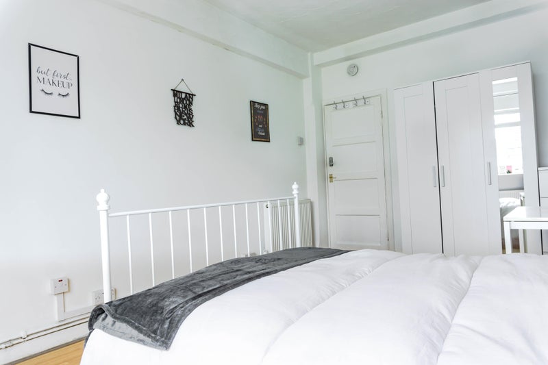 Photo 1: Double Room With Balcony Available From 1st October