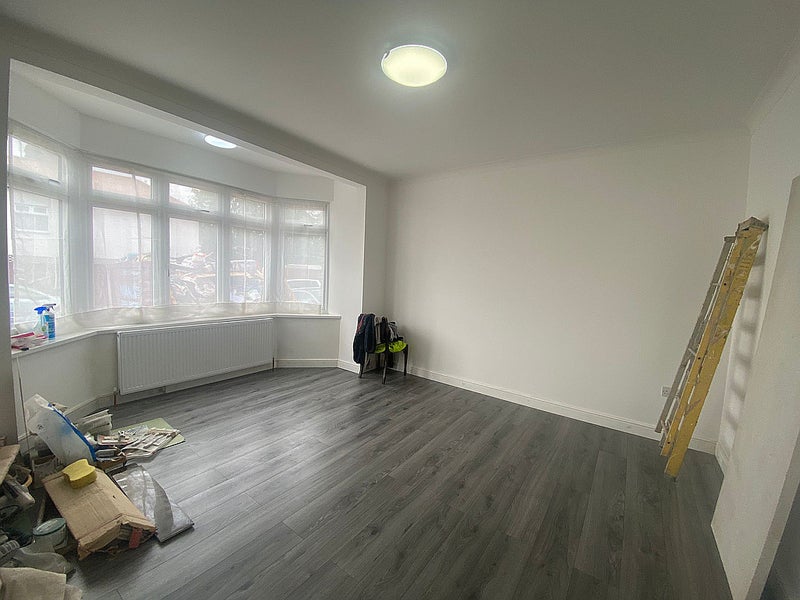 Photo 1: room 1
