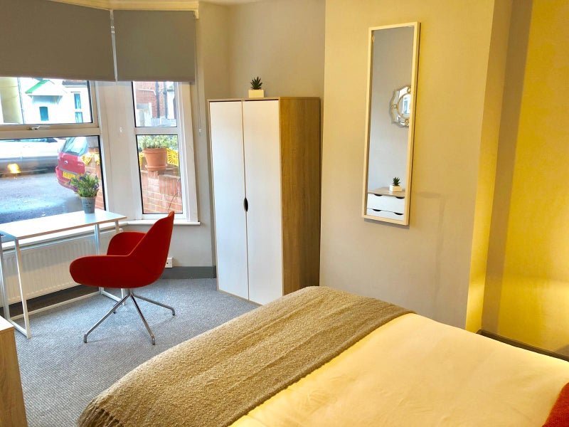 Photo 1: Double ensuite £895 PCM
