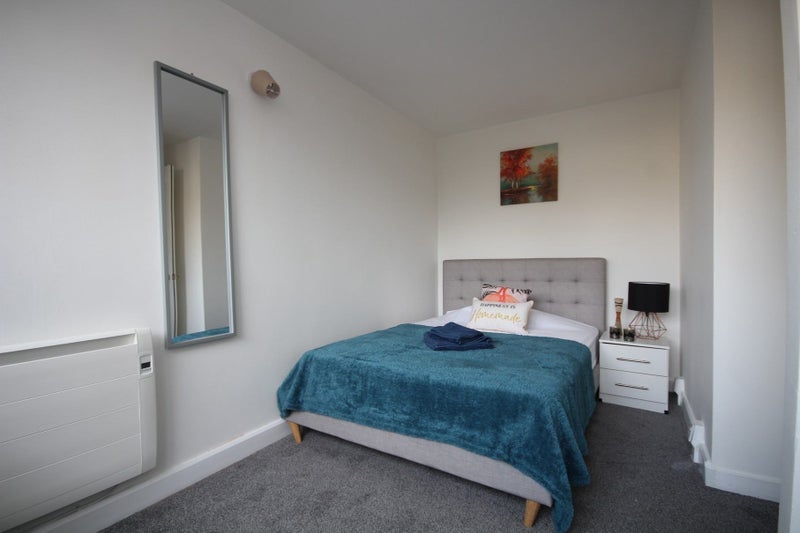 Photo 1: Room 4 available 23/09/25