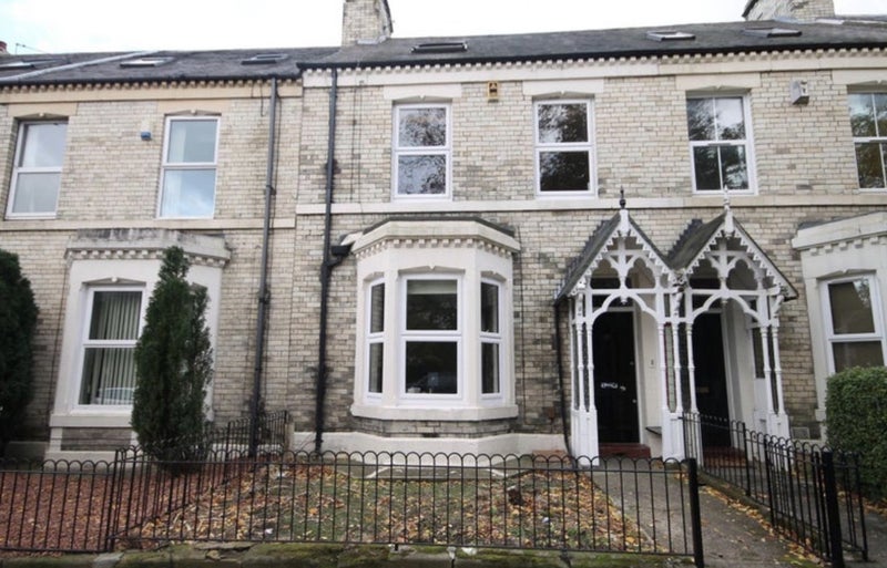 Photo 1: Front Garden