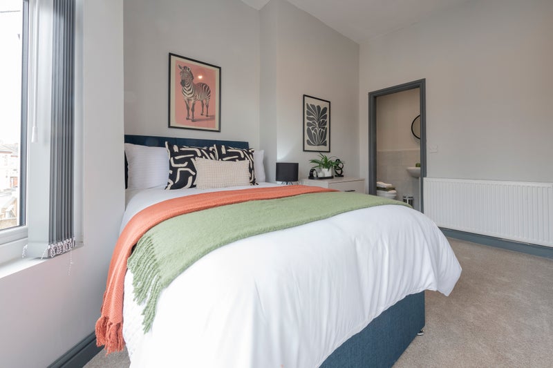Photo 1: Room 5 - AVAILABLE £480 pcm