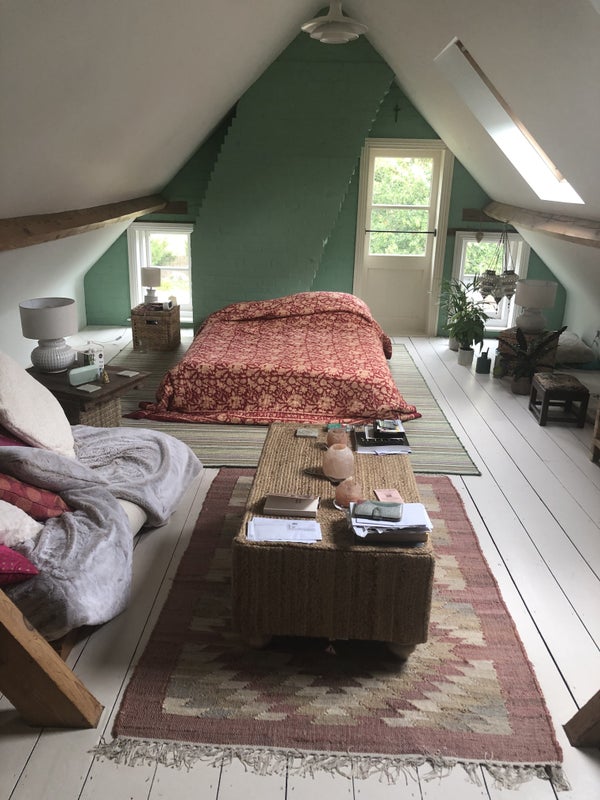 Photo 1: Large room with en suite