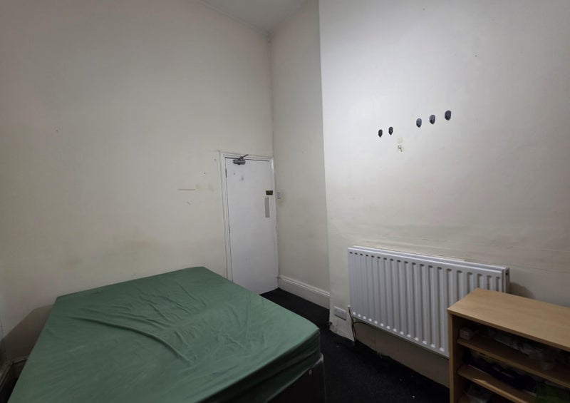 Photo 1: Room 3