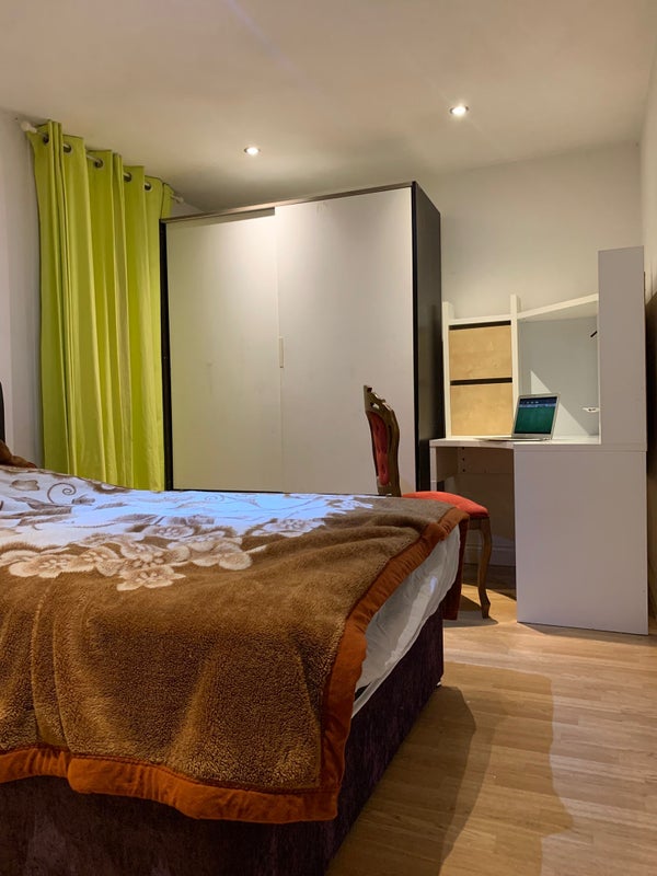Photo 1: Room 1 . A large and comfortable room available to rent for £475 per month. The room offers plenty