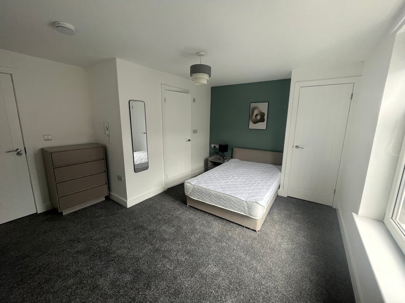 Photo 1: Room 2
