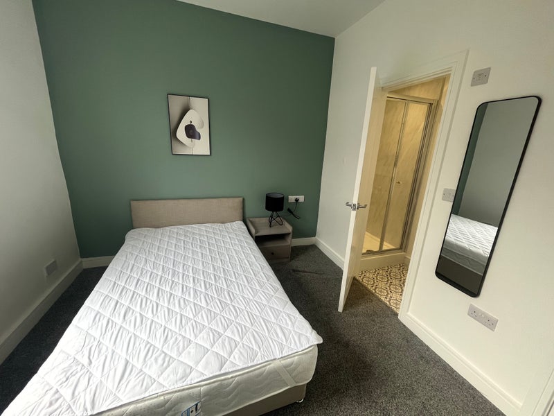 Photo 1: Room 1