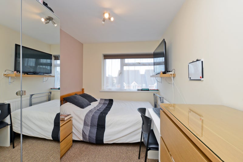 Photo 1: Double ensuite - £940