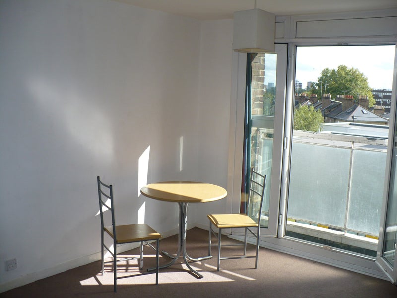 Photo 1: Room Suitable for a Couple or Single person