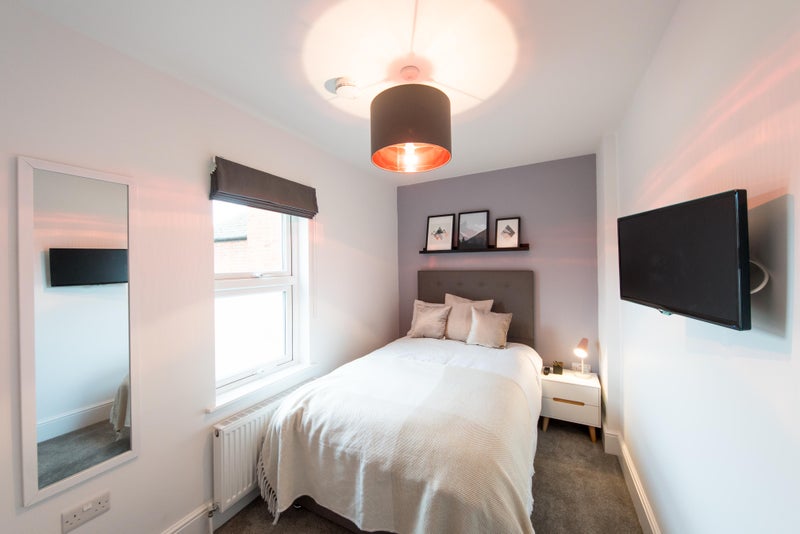 Photo 1: Room 5