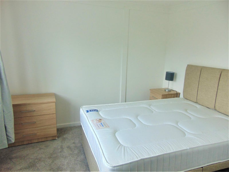 Photo 1: Room - C