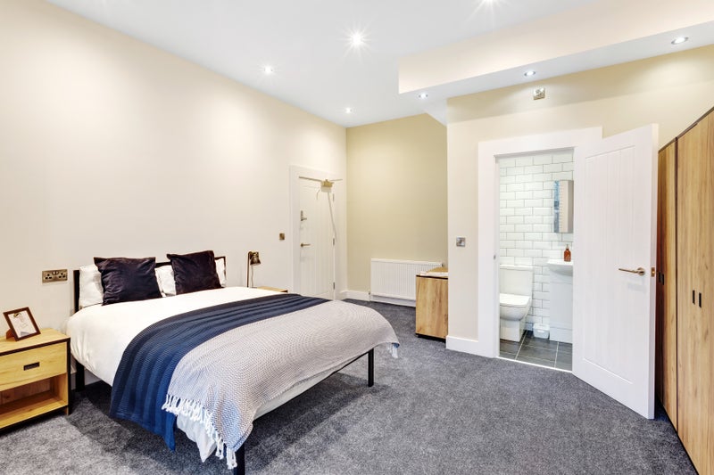 Photo 1: Room 1