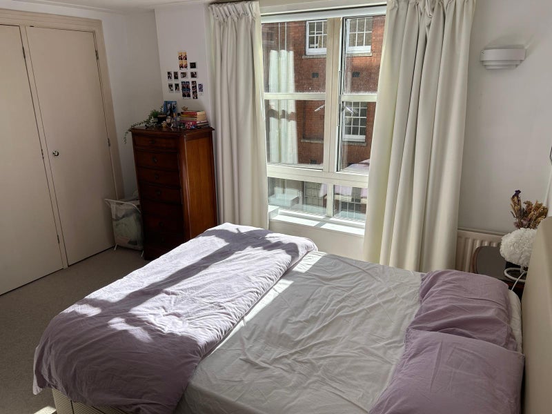 Photo 1: Double En-suite room for rent