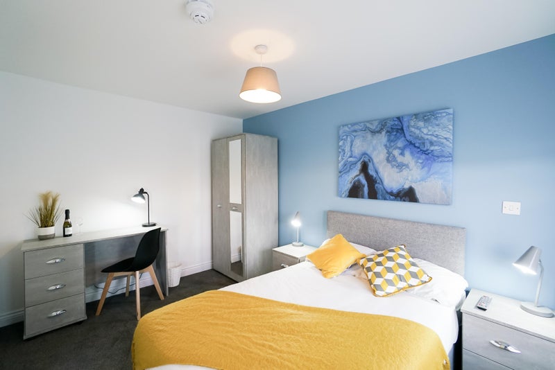 Photo 1: Room 5