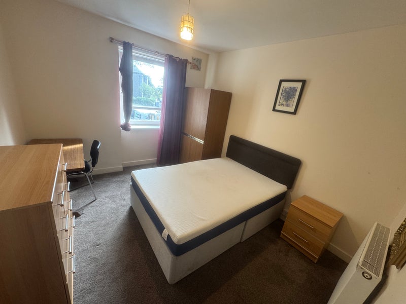 Photo 1: Room 1