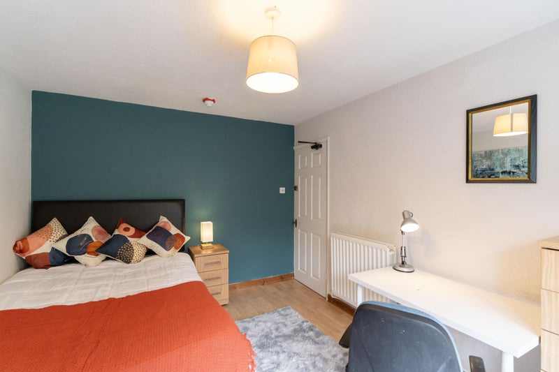 Photo 1: Room 1