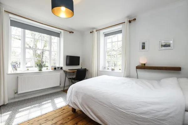 Photo 1: Bedroom 1