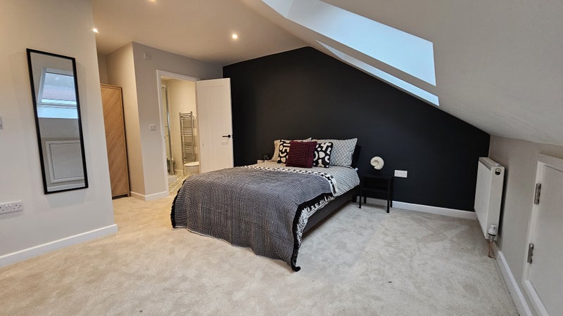 Photo 1: Room 6 w/ Ensuite