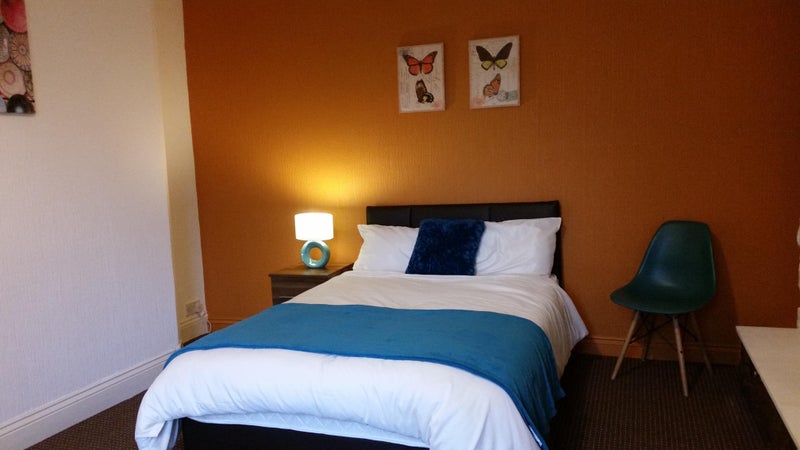 Photo 1: Large room just £550pcm