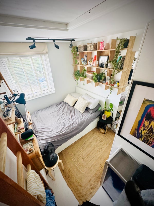 Photo 1: bedroom