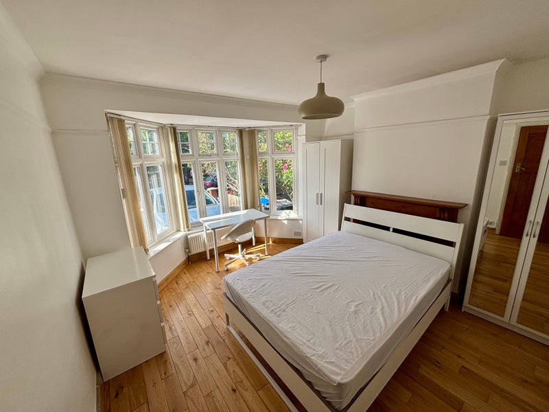 Photo 1: Room 1