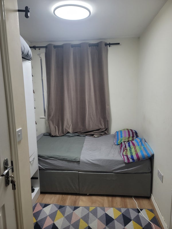 Photo 1: Single room