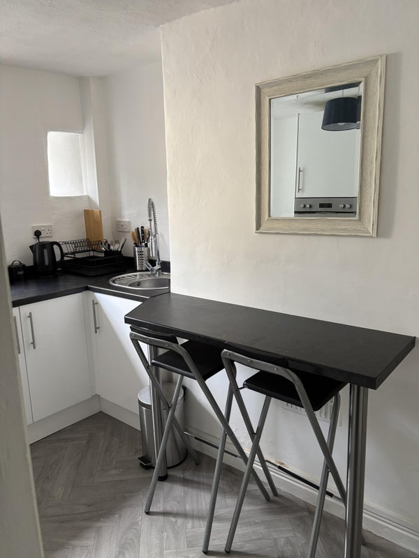 Photo 1: Kitchen