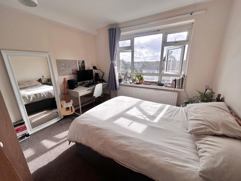 Photo 1: Bedroom
