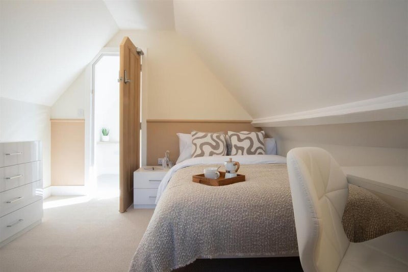 Photo 1: Room 5