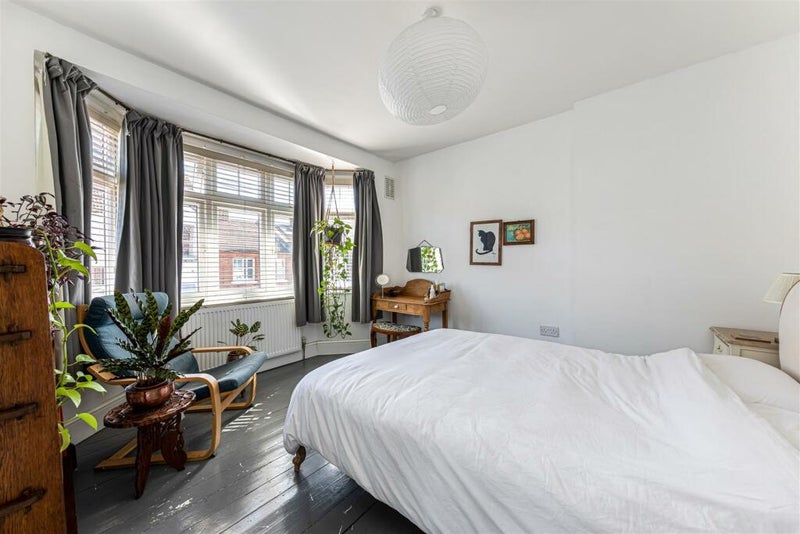 Photo 1: Bedroom