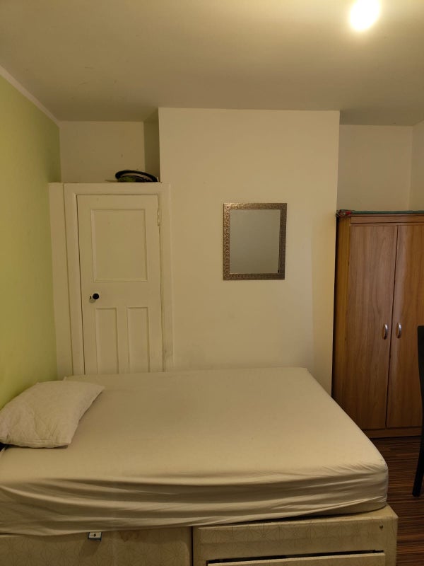 Photo 1: Room 1