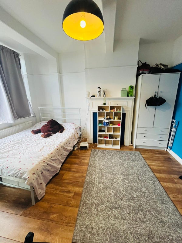Photo 1: Large Double Available for Couples 18th September