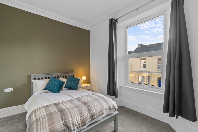 Photo 1: Bedroom 4