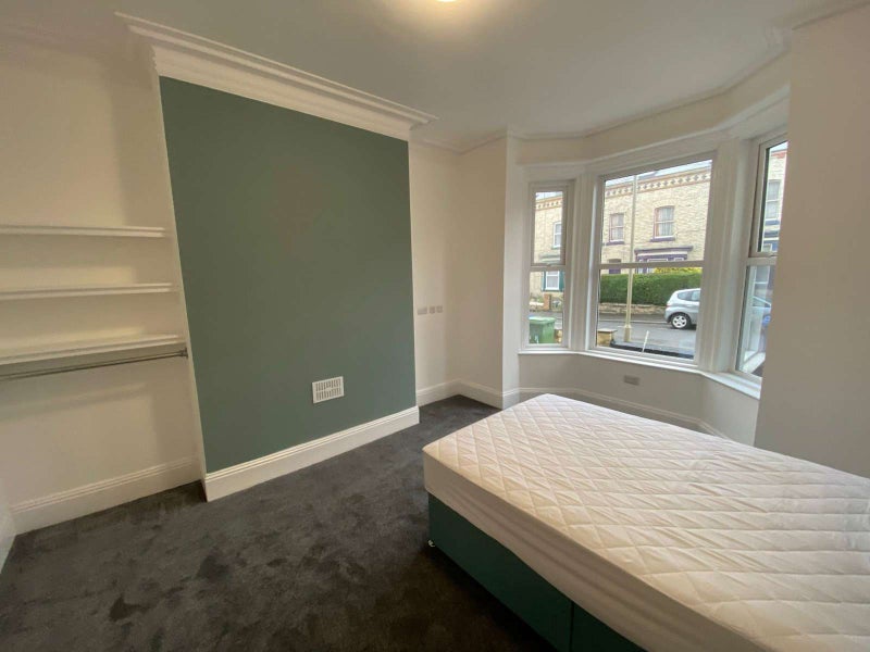 Photo 1: Room 1
