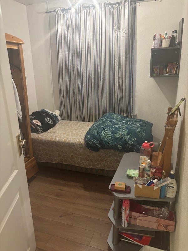 Photo 1: Single Room Available for female