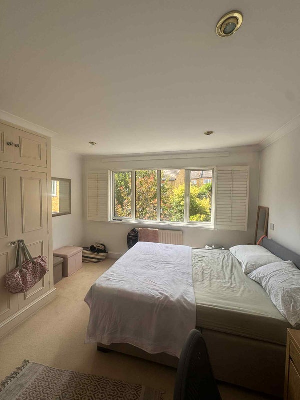 Photo 1: Room 1