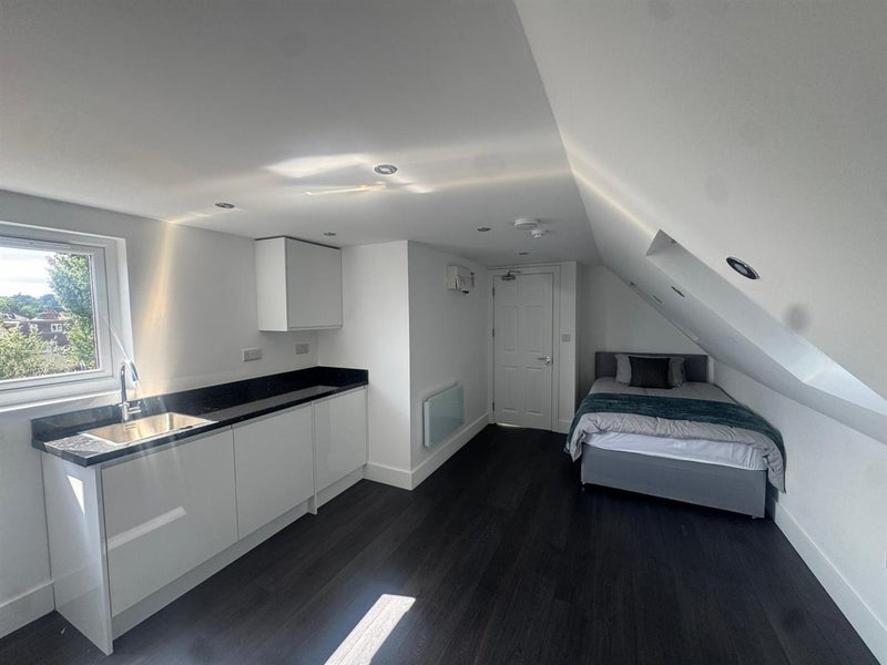 Photo 1: Stanmore