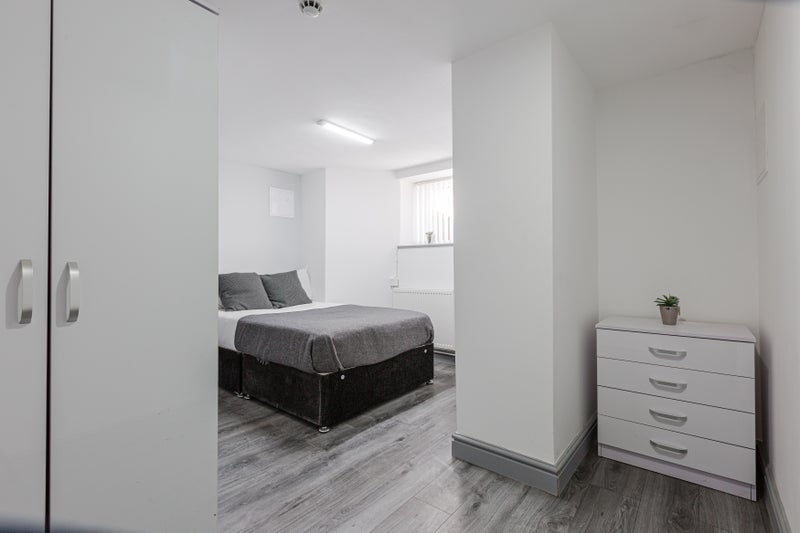 Photo 1: Room 2