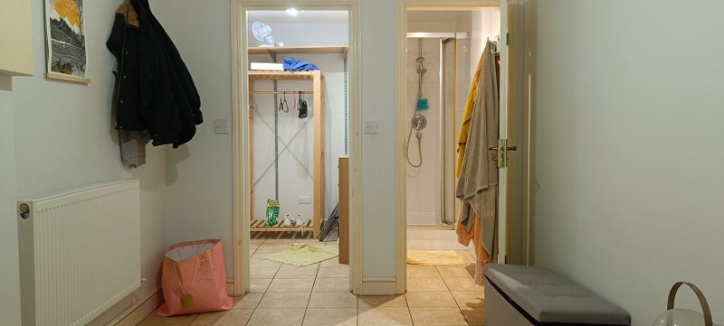 Photo 1: Room 1