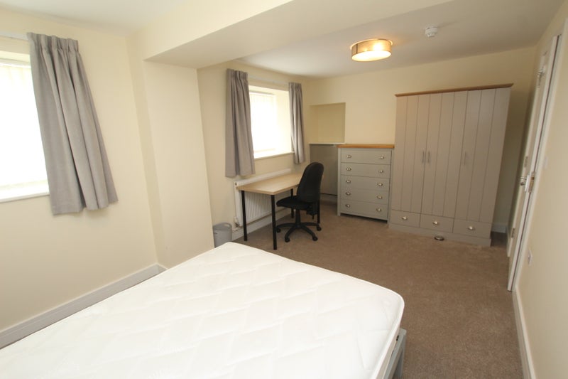 Photo 1: Room 5