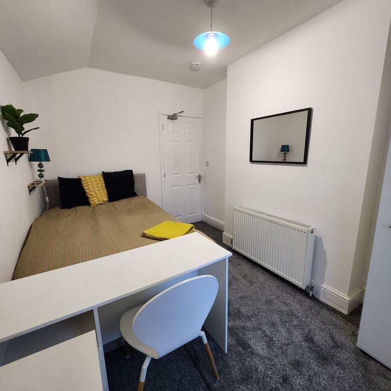 Photo 1: Available room
